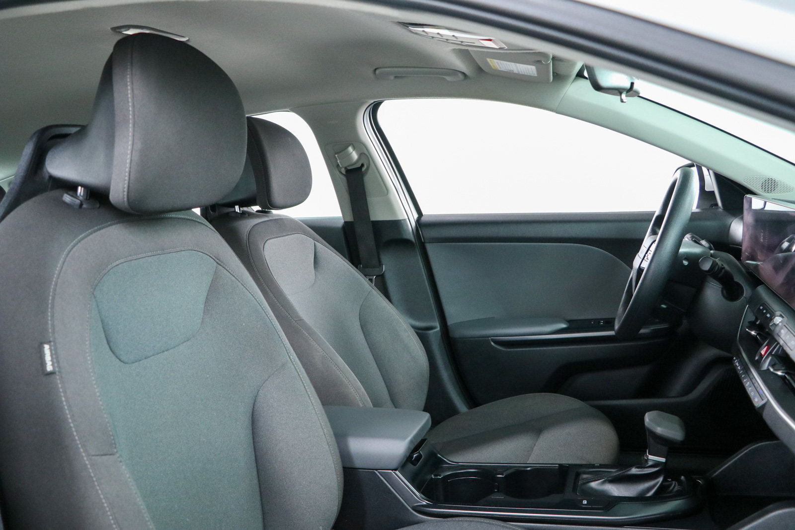 Used 2025 Kia K4 FWD image 26