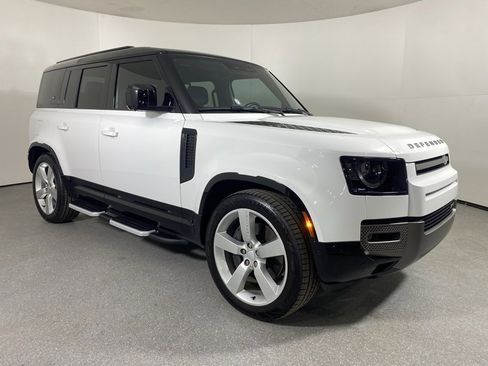 Used 2023 Land Rover Defender 110 X-Dynamic SE image 3