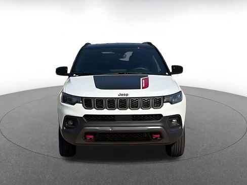 Used 2025 Jeep Compass Trailhawk AWD/4WD image 4