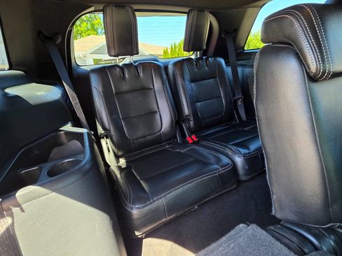 Used 2018 Ford Explorer XLT FWD image 18
