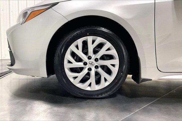 Used 2025 Toyota Corolla SE FWD image 9