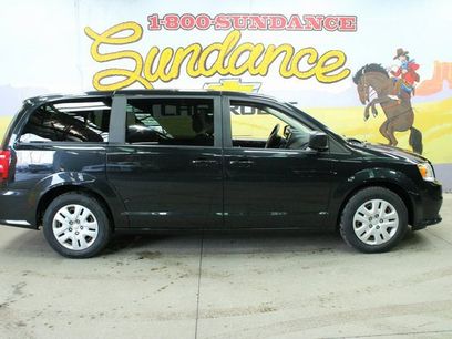 Used 2018 Dodge Grand Caravan SE w/ UConnect Hands-Free Group