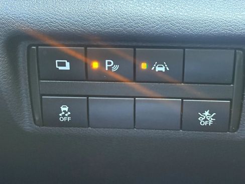 Used 2021 Nissan Versa S image 3