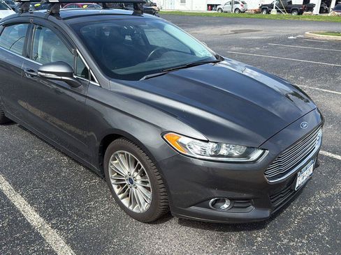 Used 2016 Ford Fusion SE w/ Equipment Group 202A AWD/4WD image 2