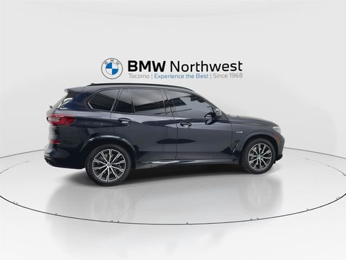 Used 2022 BMW X5 xDrive45e w/ M Sport Package AWD/4WD image 4
