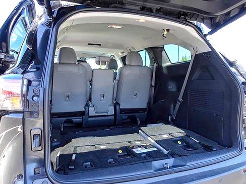 Certified 2025 Toyota Sienna XLE FWD image 23