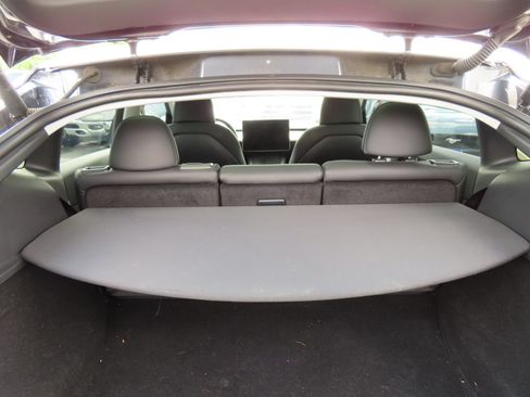 Used 2024 Tesla Model Y Long Range AWD/4WD image 36