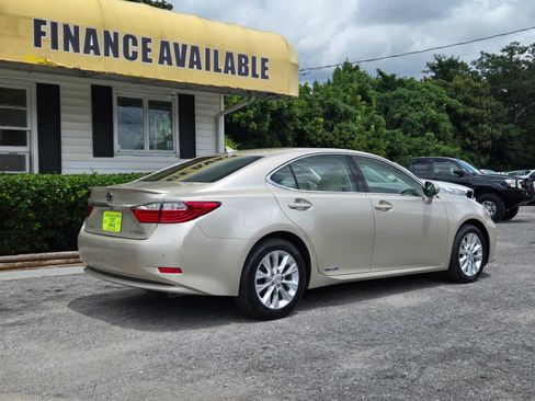 Used 2013 Lexus ES 300h w/ Premium Pkg FWD image 3