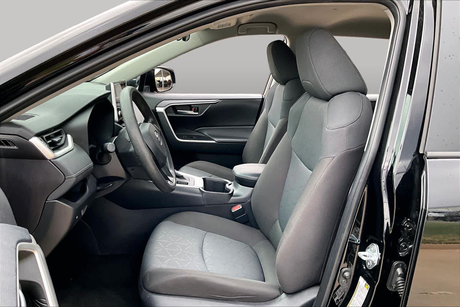 Used 2025 Toyota RAV4 XLE AWD/4WD image 8
