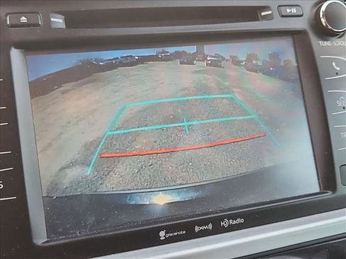 Used 2017 Toyota Highlander SE FWD image 16