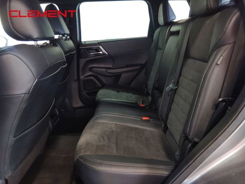 Used 2022 Mitsubishi Outlander SE image 33