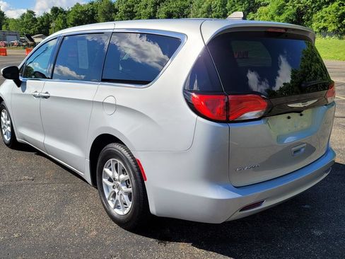 Used 2023 Chrysler Voyager LX FWD image 9
