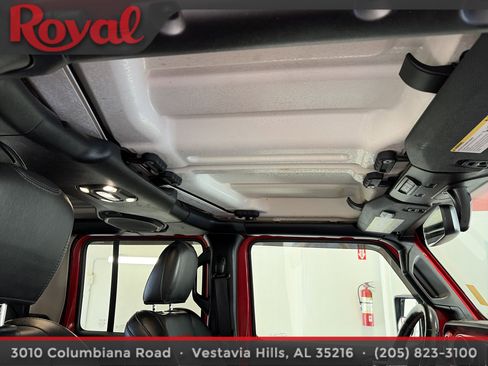 Used 2021 Jeep Gladiator Rubicon AWD/4WD image 12