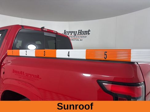 Used 2024 Nissan Frontier SL w/ Technology Package image 8