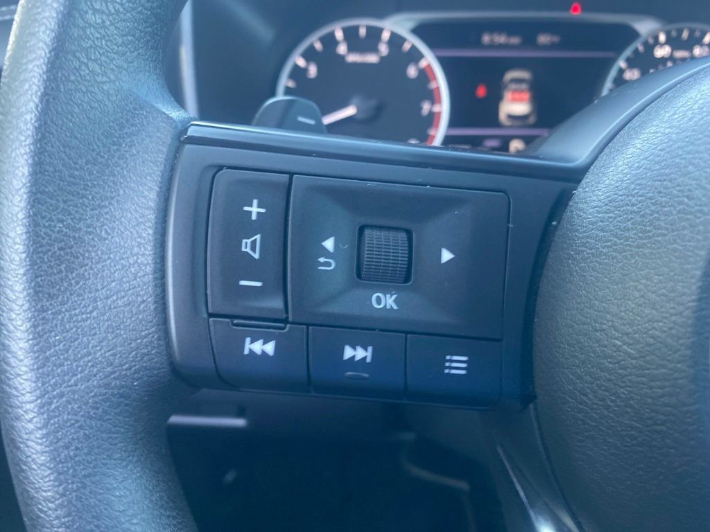 Used 2023 Nissan Rogue S AWD/4WD image 16