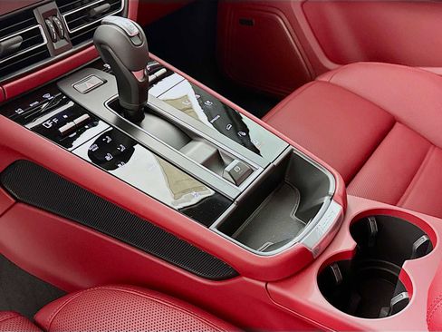 New 2025 Porsche Macan image 20