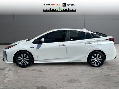 Certified 2022 Toyota Prius LE image 2