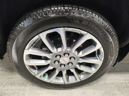 Used 2023 GMC Acadia Denali w/ Trailering Package AWD/4WD image 3