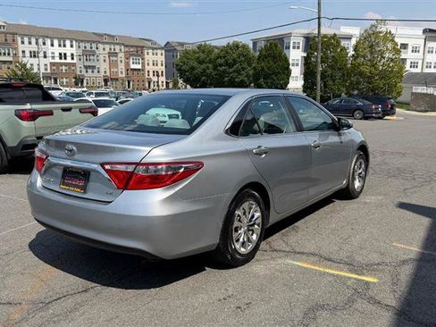 Used 2016 Toyota Camry LE FWD image 10
