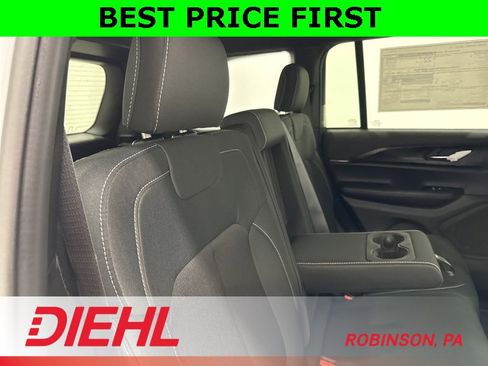 New 2025 Jeep Grand Cherokee Laredo X image 11