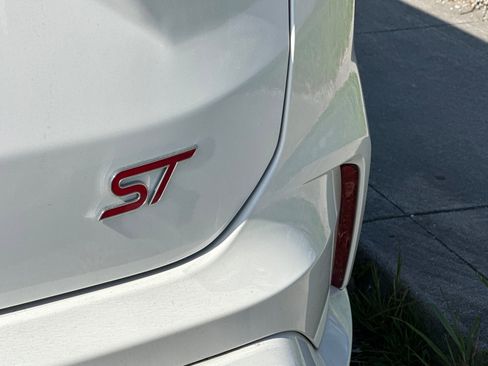 Used 2020 Ford Edge ST image 23