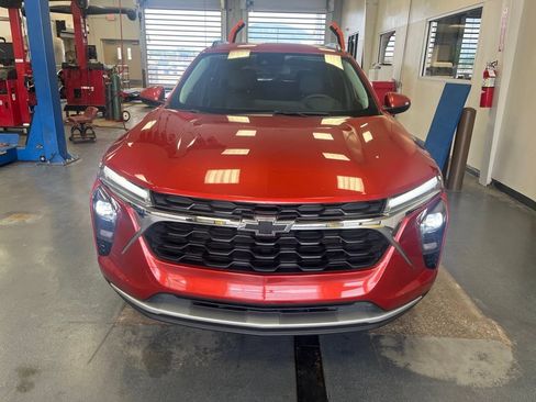 Used 2024 Chevrolet Trax LT w/ Driver Confidence Package FWD image 9