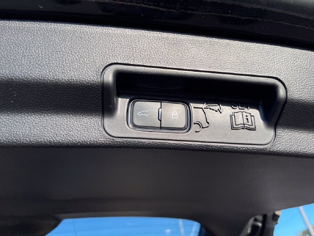 Used 2023 Ford Explorer XLT w/ Equipment Group 202A AWD/4WD image 31