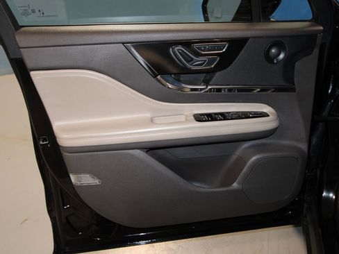 Used 2022 Lincoln Corsair Reserve w/ Luxury Package image 5