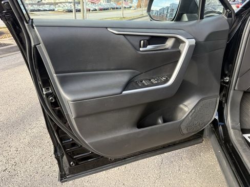 Used 2025 Toyota RAV4 XLE image 16
