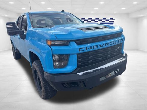 Used 2022 Chevrolet Silverado 2500 Custom w/ Custom Value Package image 3