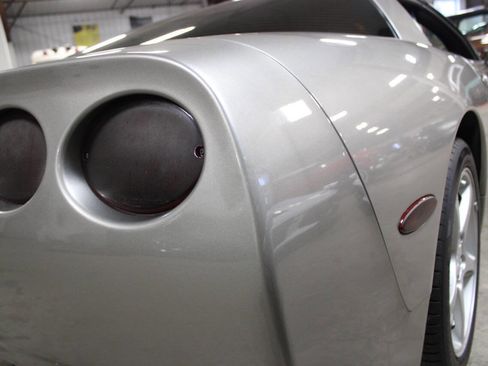 Used 2001 Chevrolet Corvette Coupe w/ Preferred Equipment Group2 image 12