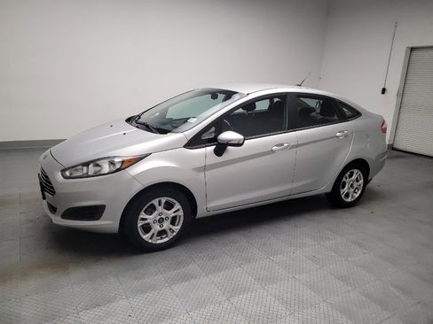 Used 2016 Ford Fiesta SE FWD image 2