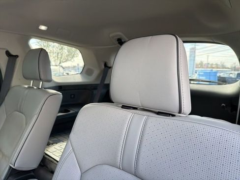 Used 2025 Honda Pilot Elite image 13