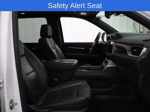 Used 2024 GMC Yukon XL Denali AWD/4WD image 29