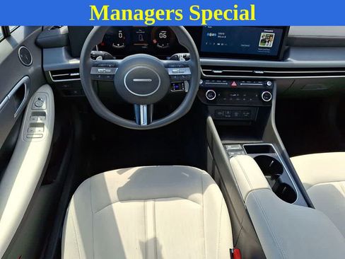 Used 2025 Hyundai Sonata SEL FWD image 10