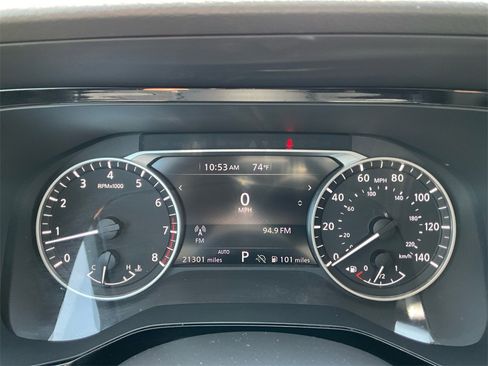 Used 2024 Nissan Pathfinder SV image 14