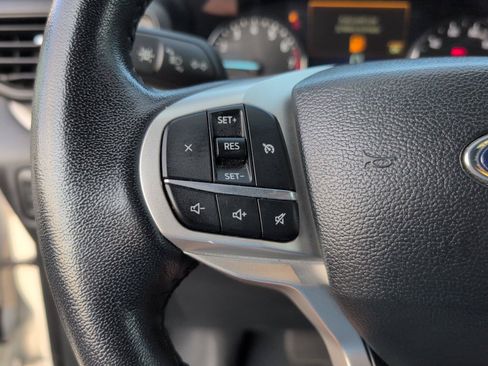 Used 2023 Ford Explorer XLT AWD/4WD image 26