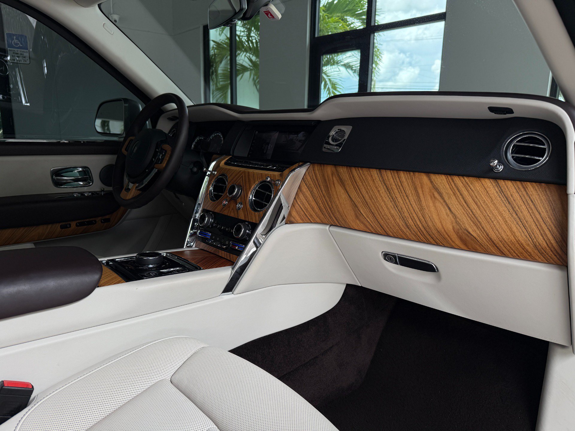 Used 2020 Rolls-Royce Cullinan AWD/4WD image 29