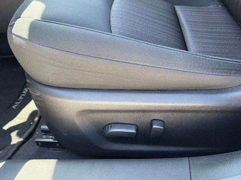 Used 2025 Nissan Altima 2.5 SV FWD image 4