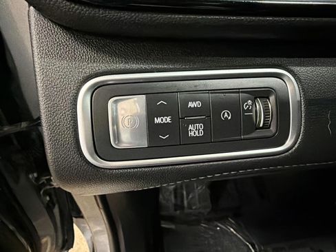 Used 2025 Buick Enclave Avenir w/ Super Cruise Package AWD/4WD image 68
