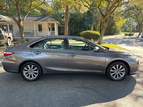 Used 2016 Toyota Camry XLE image 7