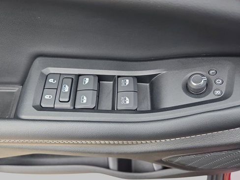 Used 2024 Jeep Grand Cherokee Laredo X image 32