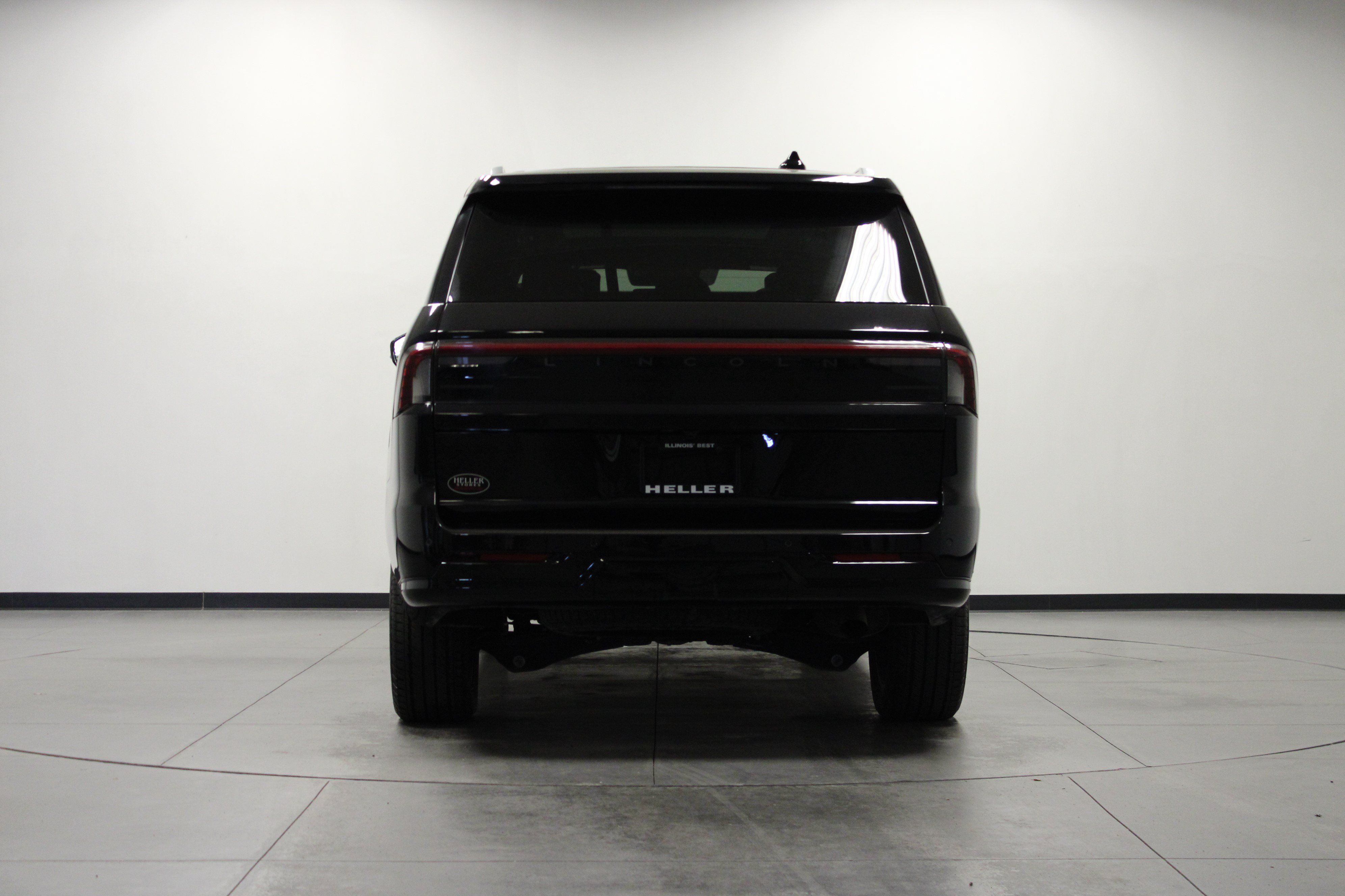 Used 2025 Lincoln Navigator Reserve AWD/4WD image 5