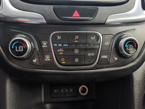 Used 2019 Chevrolet Equinox LT w/ Driver Convenience Package FWD image 14