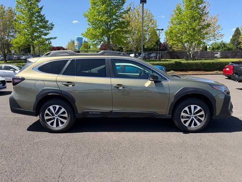 Used 2024 Subaru Outback Premium AWD/4WD image 8