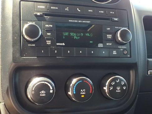 Used 2017 Jeep Patriot 4WD image 16