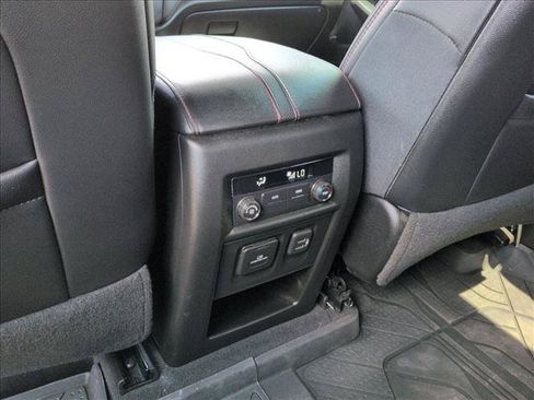 Used 2024 Chevrolet Traverse RS FWD image 25
