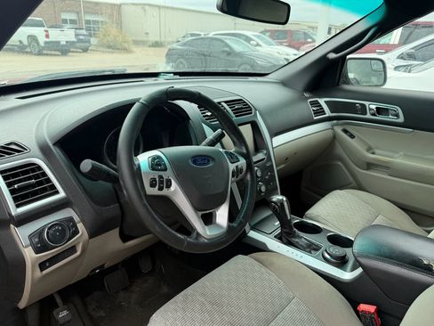 Used 2014 Ford Explorer XLT w/ Equipment Group 201A AWD/4WD image 5