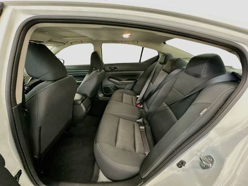Used 2024 Nissan Altima 2.5 SV w/ SV Premium Package FWD image 30