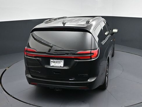 Used 2022 Chrysler Pacifica Limited w/ Uconnect Theater Family Group image 35